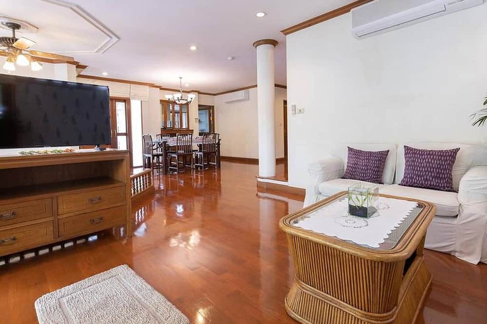 Photo of Livingroom in Dusit