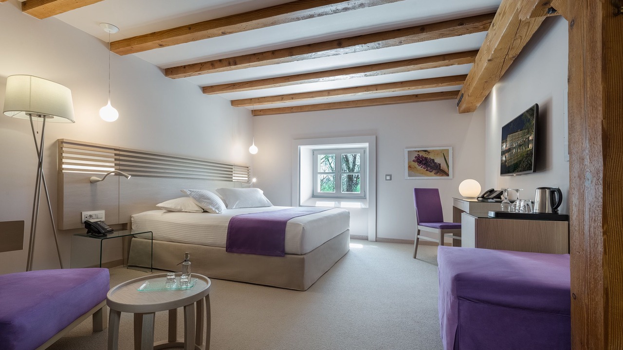 Photo of Bedroom in Drama