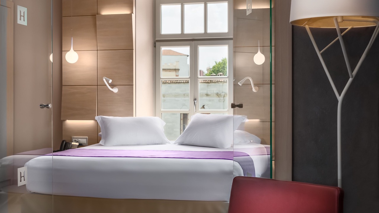 Photo of Bedroom in Drama