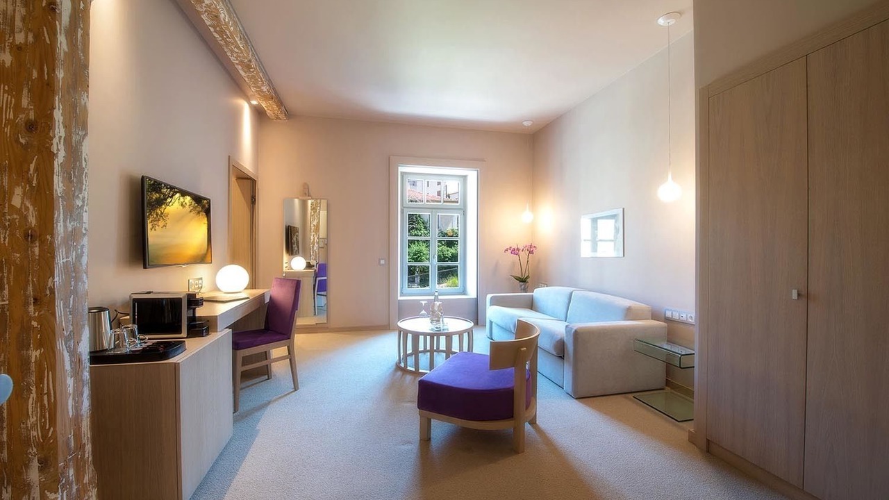 Photo of Bedroom in Drama