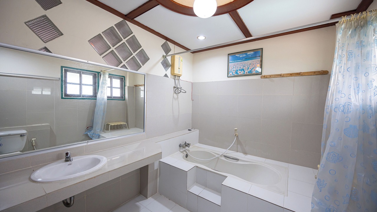 Photo of Bathroom in Tha Wung