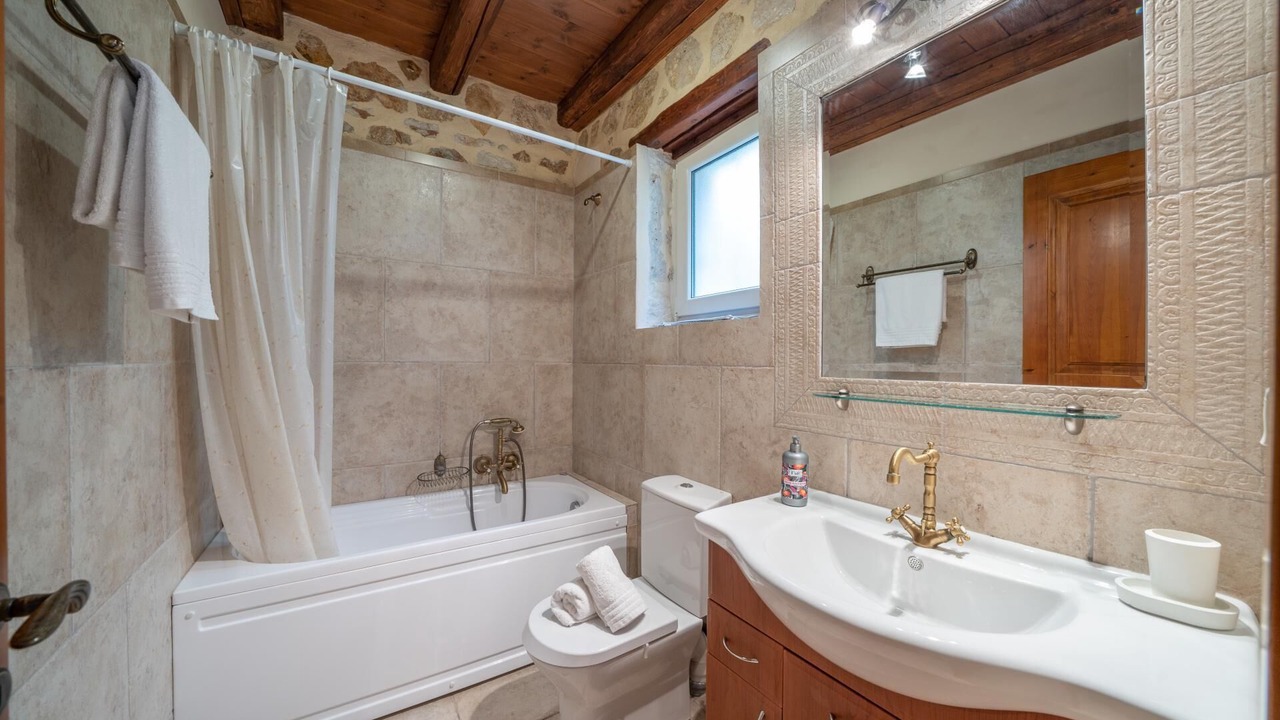 Photo of Bathroom in Assos