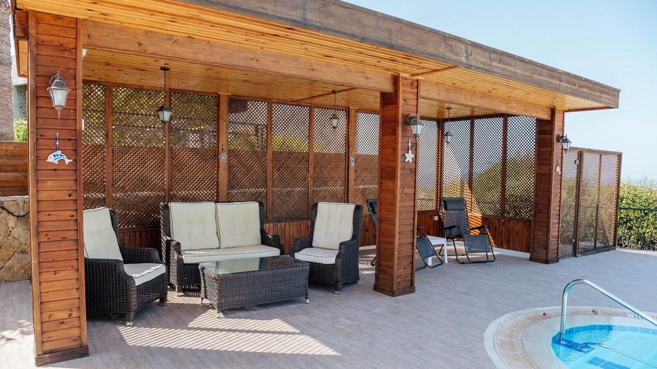 Photo of Patio Balcony in Karavas