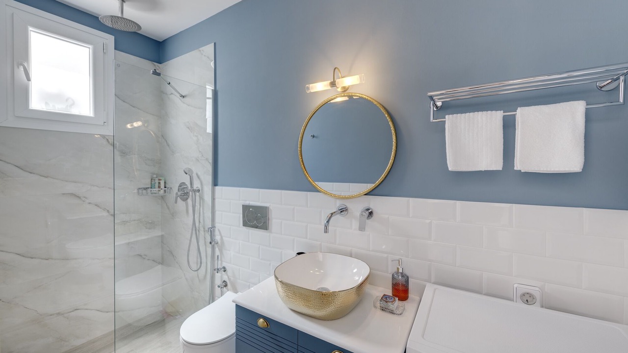 Photo of Bathroom in Ermoupoli