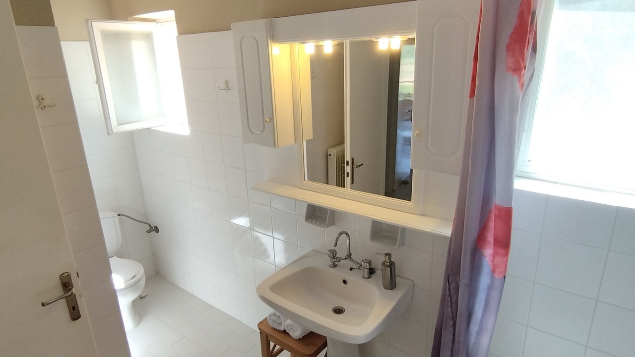 Photo of Bathroom in Parelia