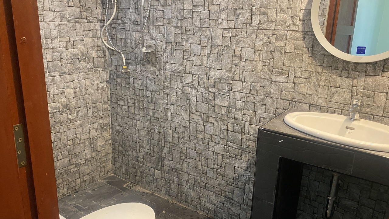Photo of Bathroom in Maret
