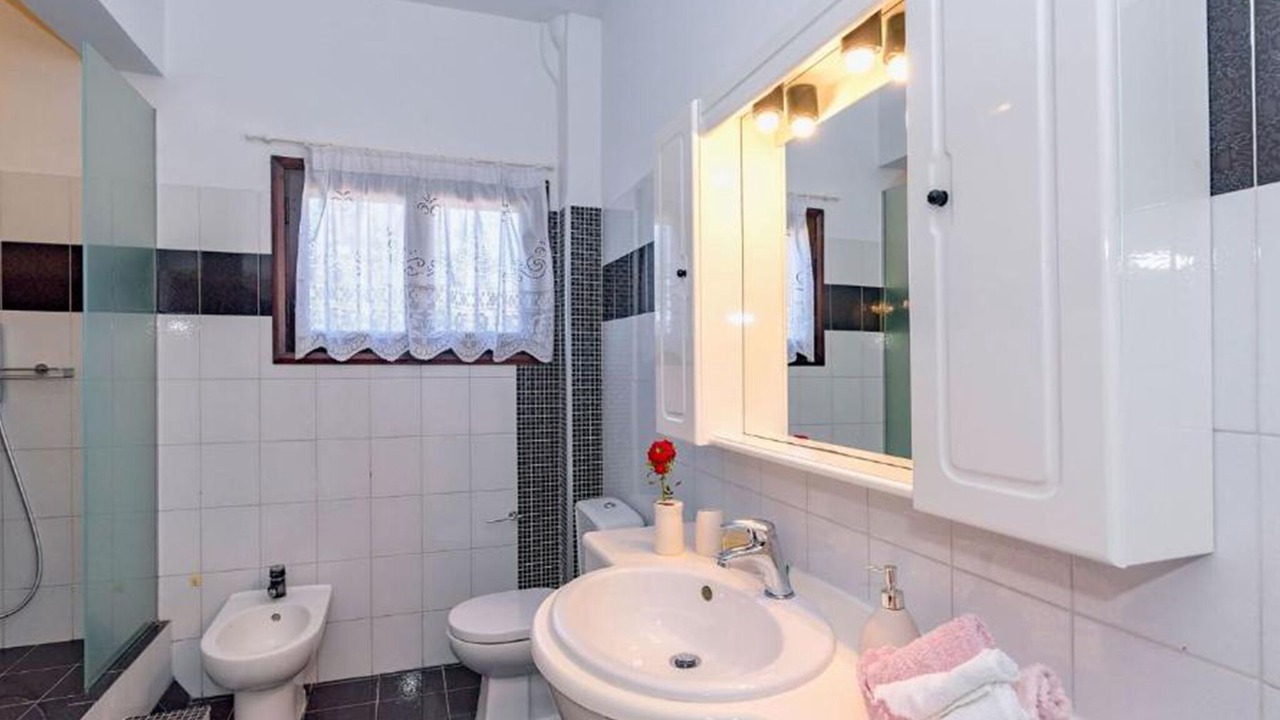 Photo of Bathroom in Maleme