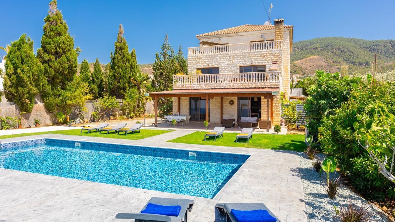 Photo of Outdoor in Pomos