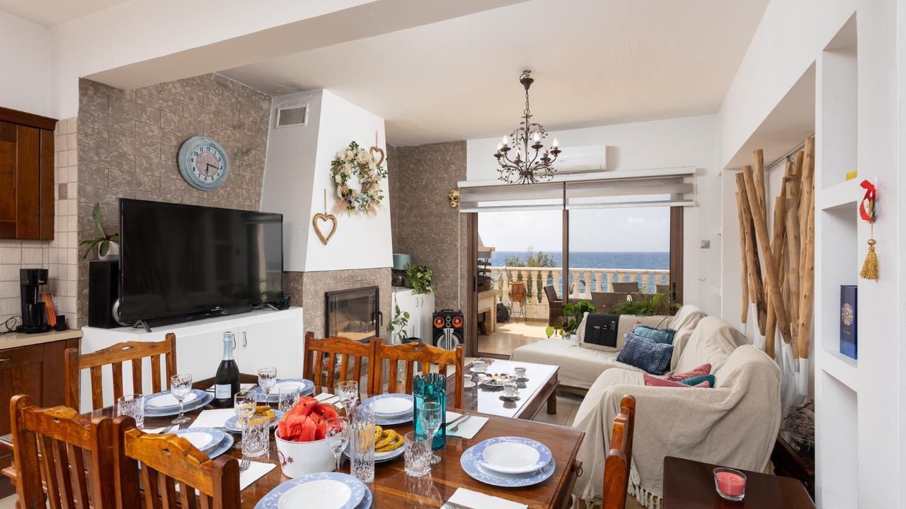 Photo of Livingroom in Pomos