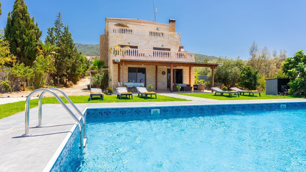 Photo of Outdoor in Pomos