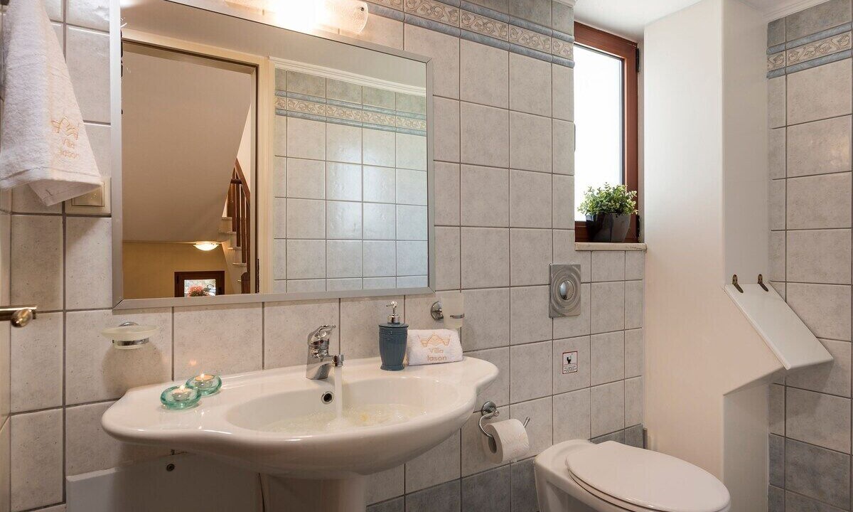 Photo of Bathroom in Maleme