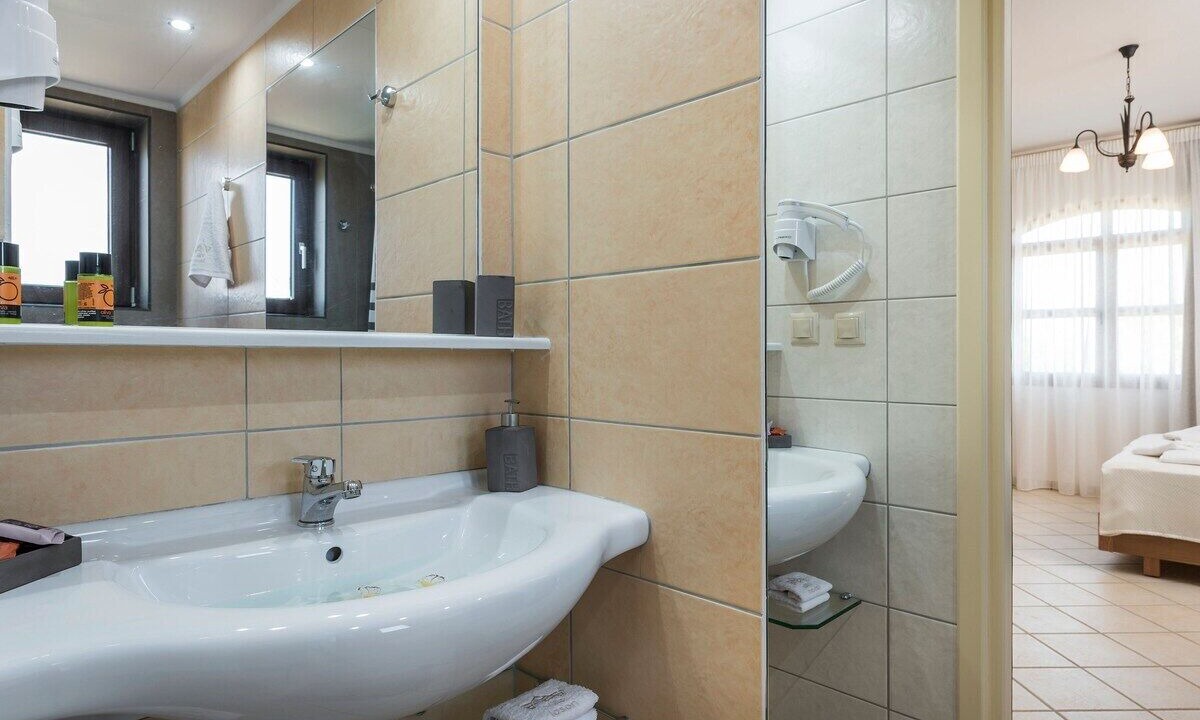 Photo of Bathroom in Maleme