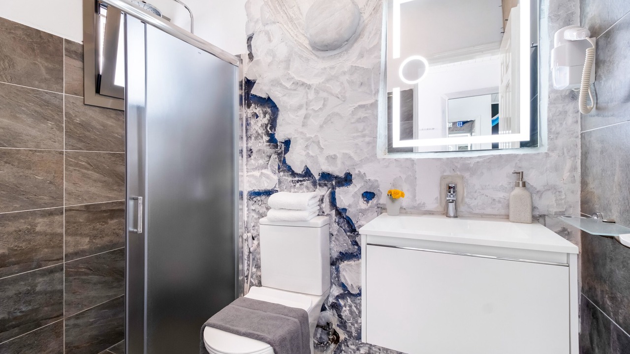 Photo of Bathroom in Geni