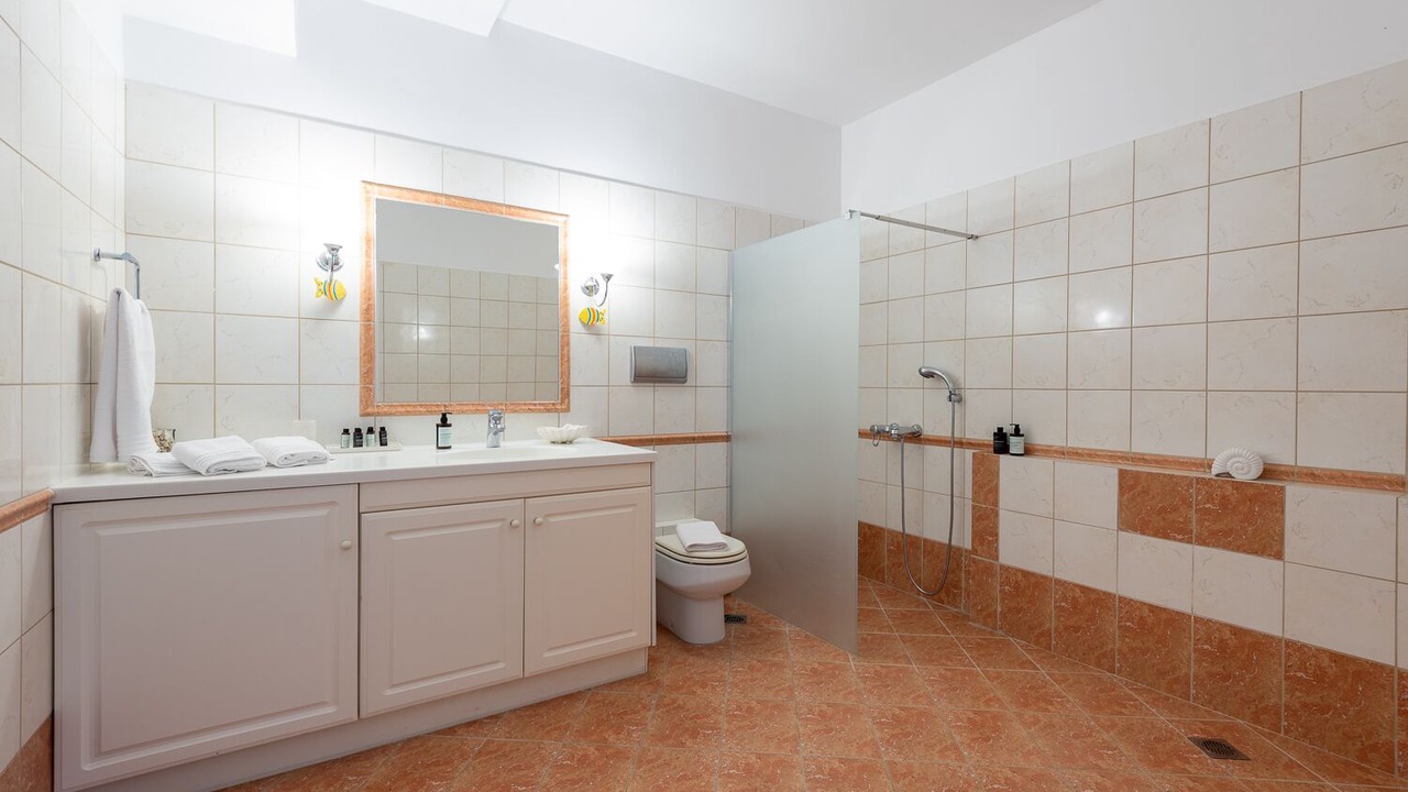 Photo of Bathroom in Saronikos