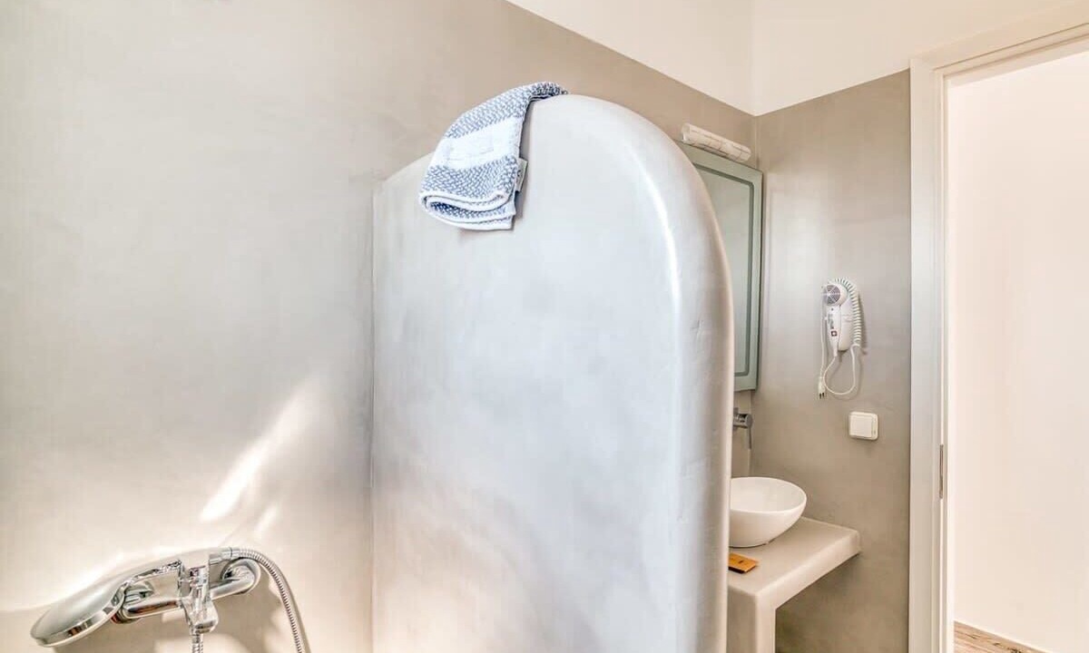 Photo of Bathroom in Aliki