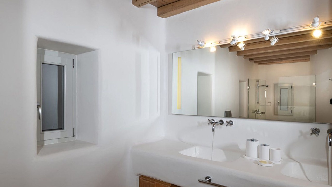 Photo of Bathroom in Tourlos