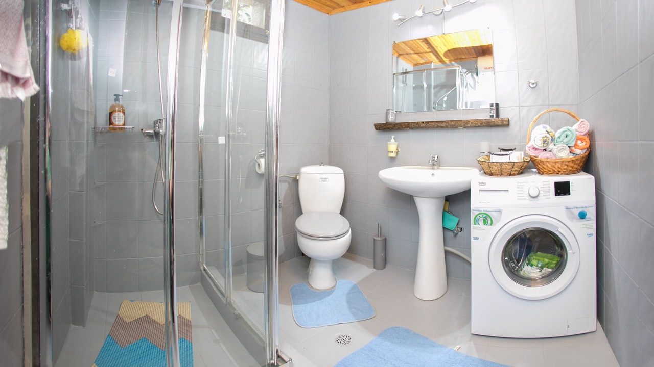 Photo of Bathroom in East Mani