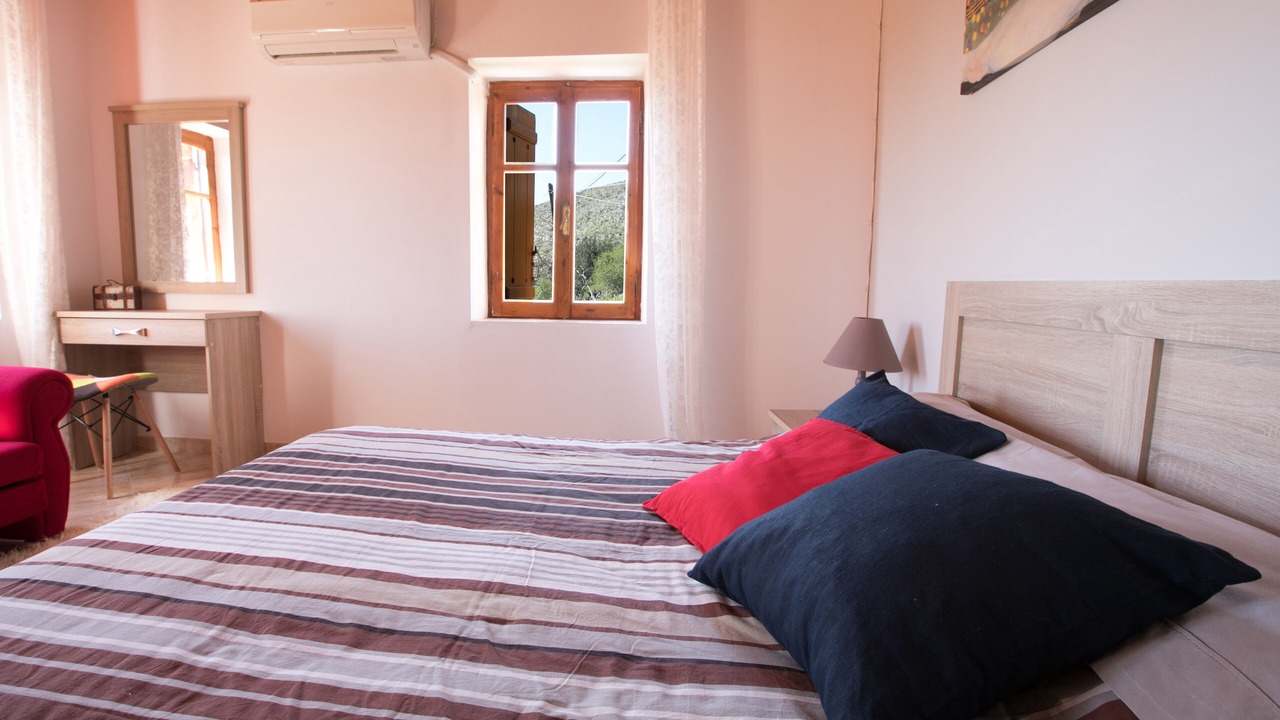 Photo of Bedroom in East Mani