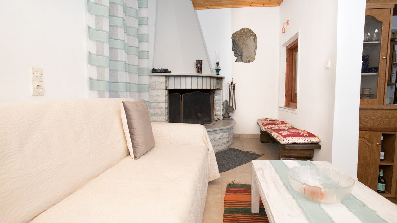 Photo of Livingroom in East Mani