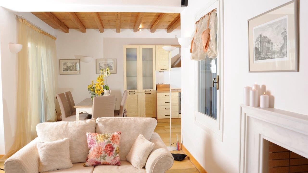 Photo of Livingroom in Paleopolis
