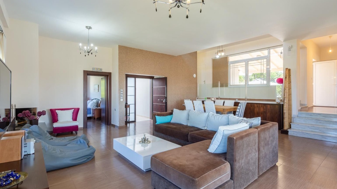 Photo of Livingroom in Adelianos Kampos