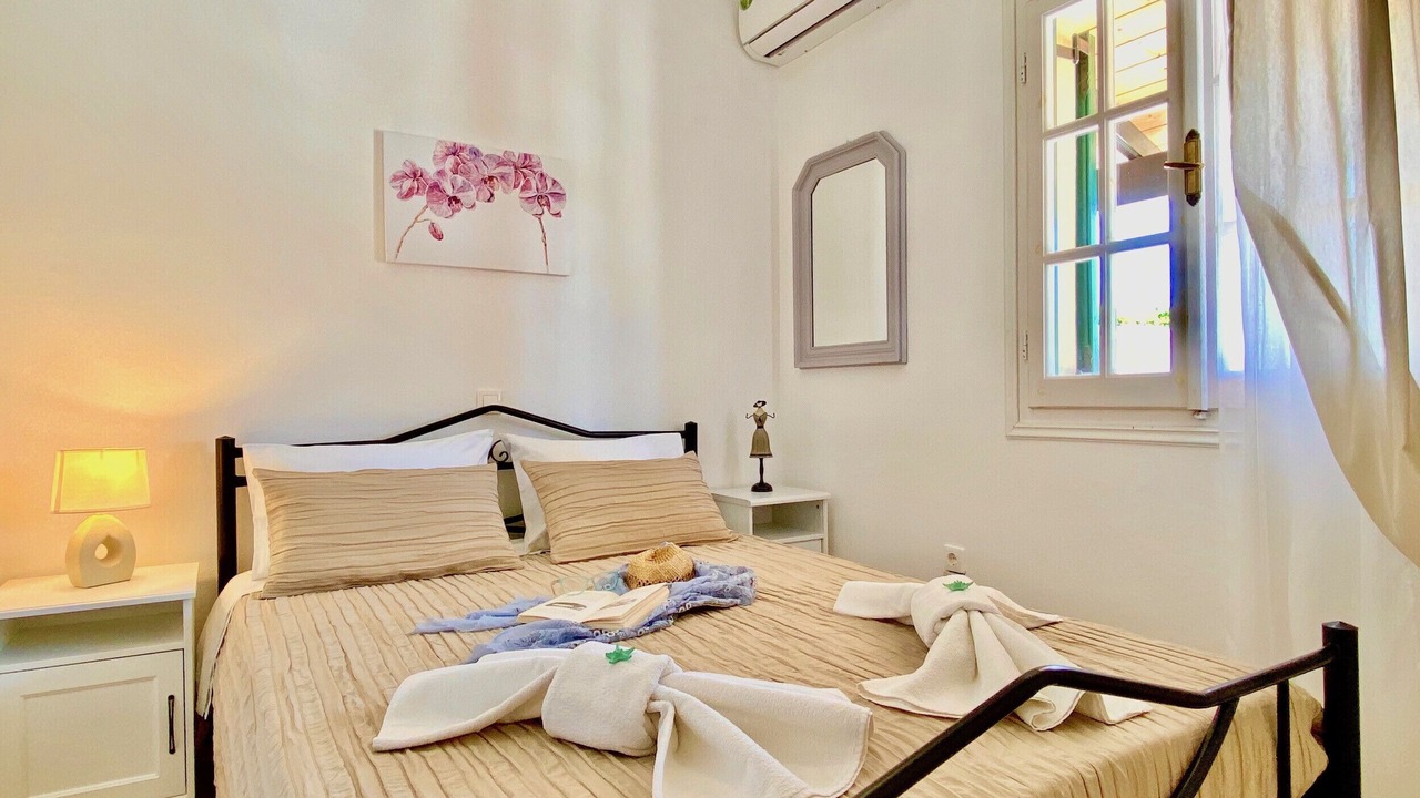 Photo of Bedroom in Petaleia