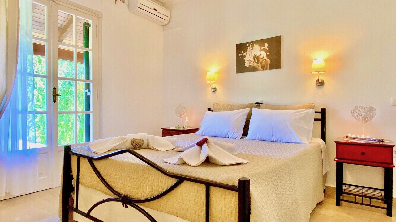 Photo of Bedroom in Petaleia