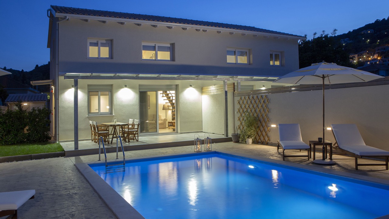 Photo of Outdoor in Apolpaina