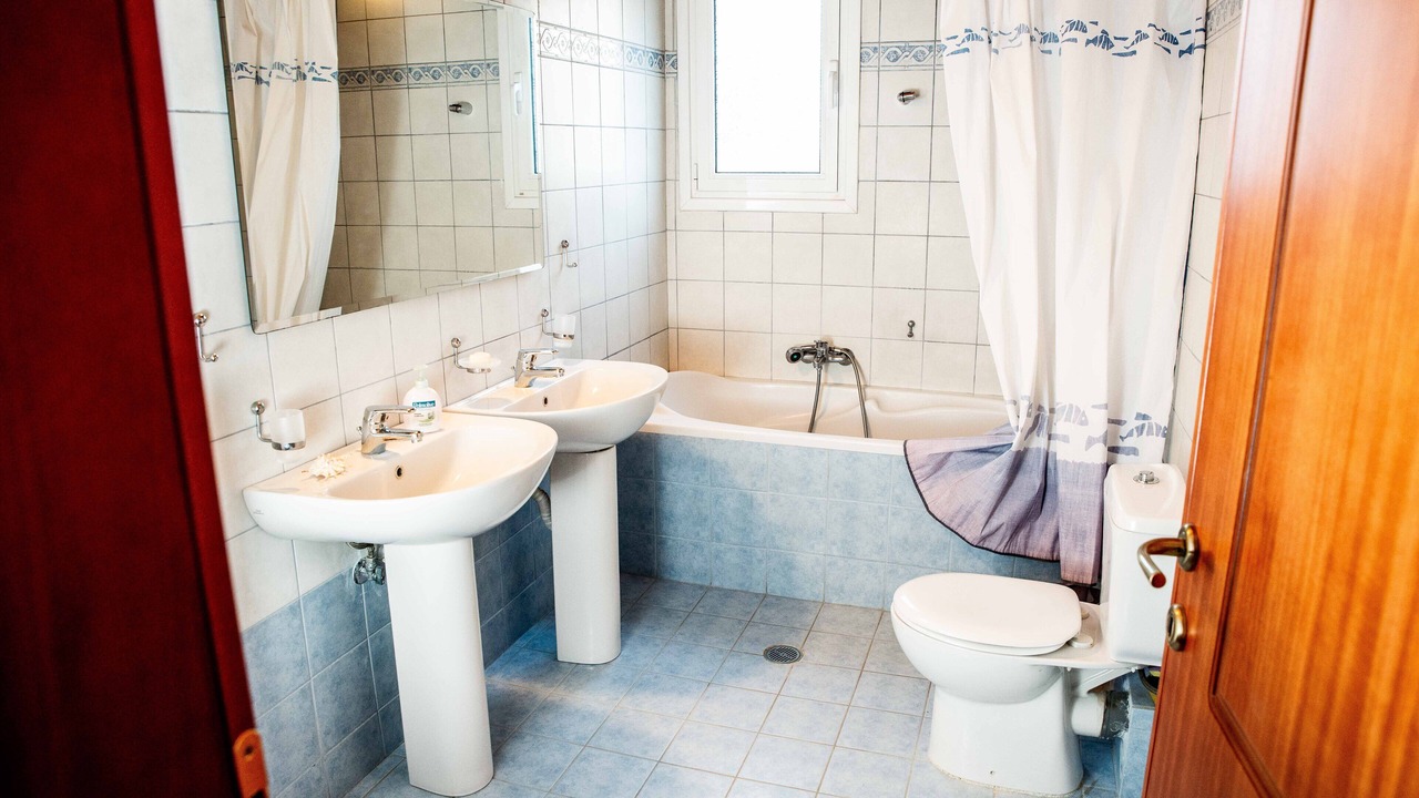 Photo of Bathroom in Psathopirgos