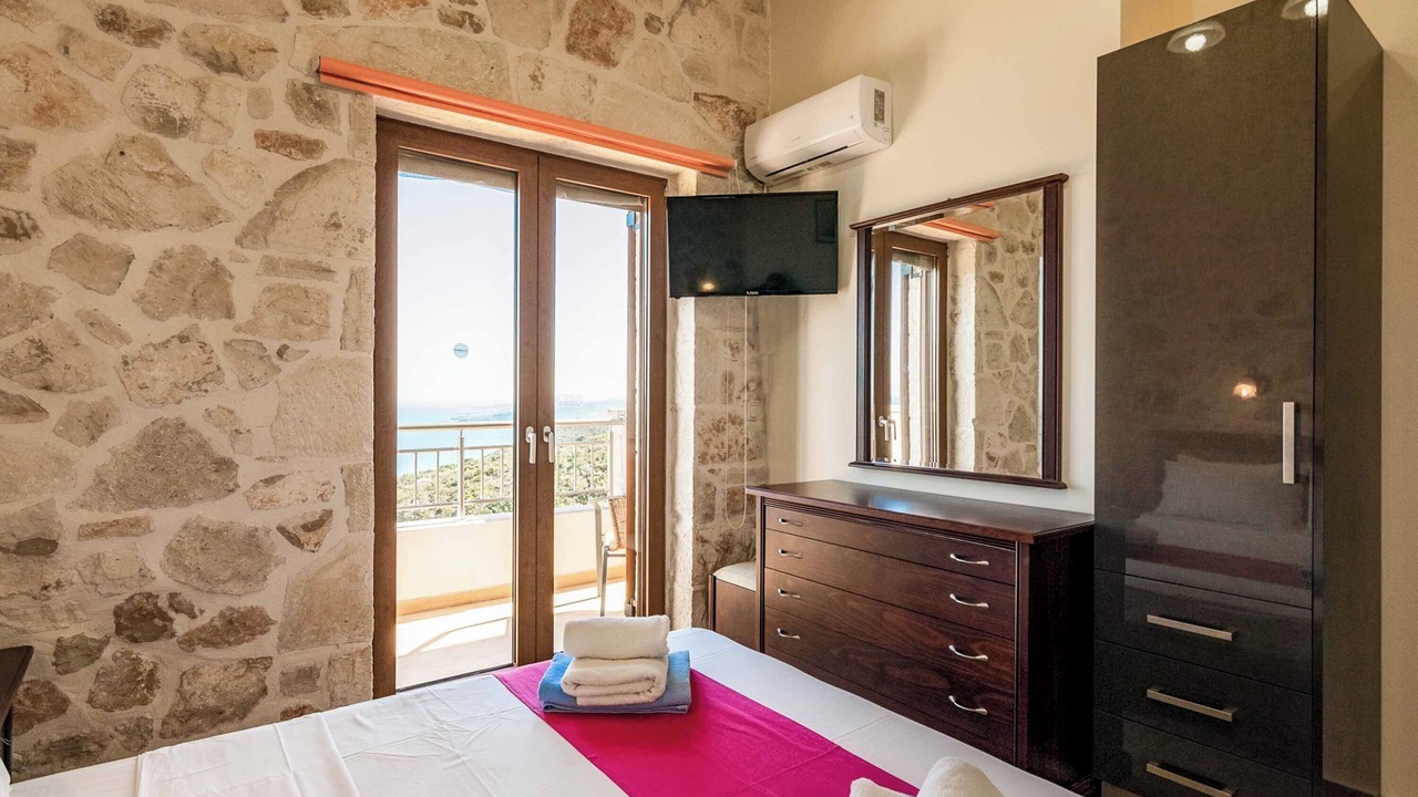 Photo of Bedroom in Skinaria