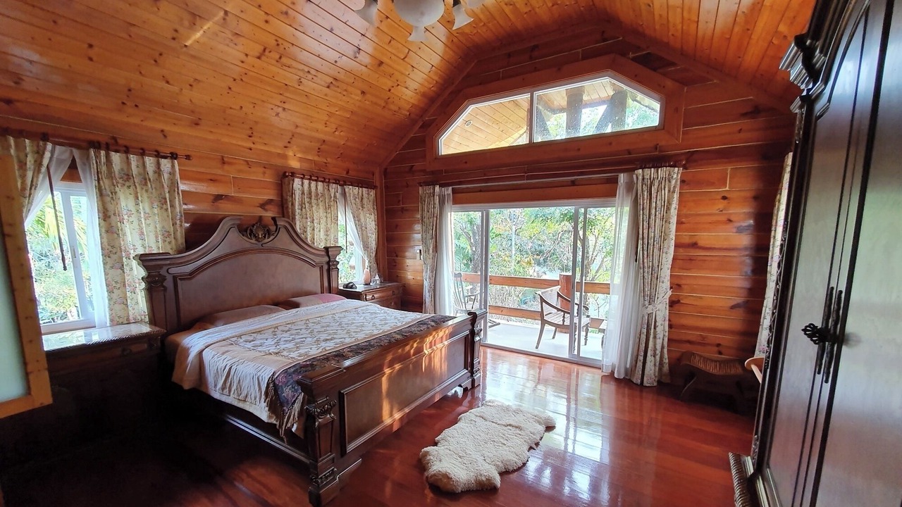 Photo of Bedroom in Khanong Phra