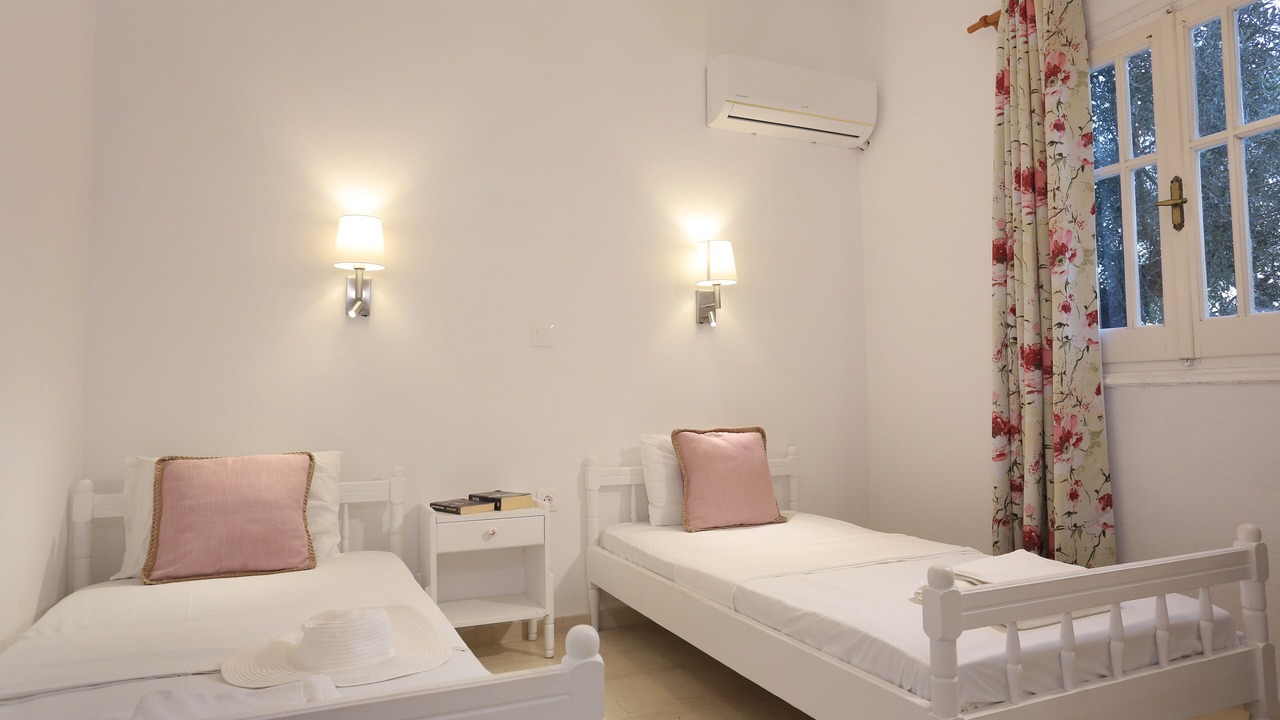 Photo of Bedroom in Molos
