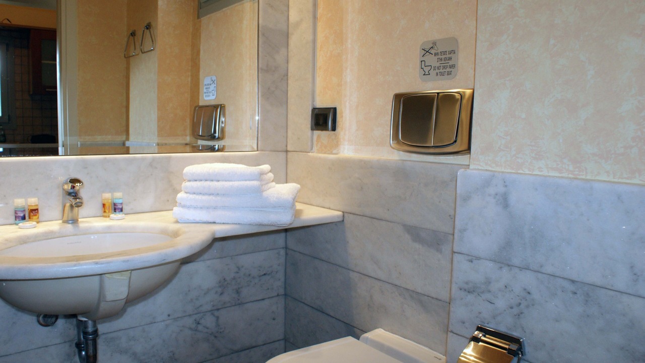 Photo of Bathroom in Longos