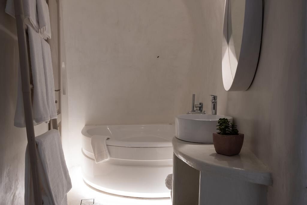 Photo of Bathroom in Fira