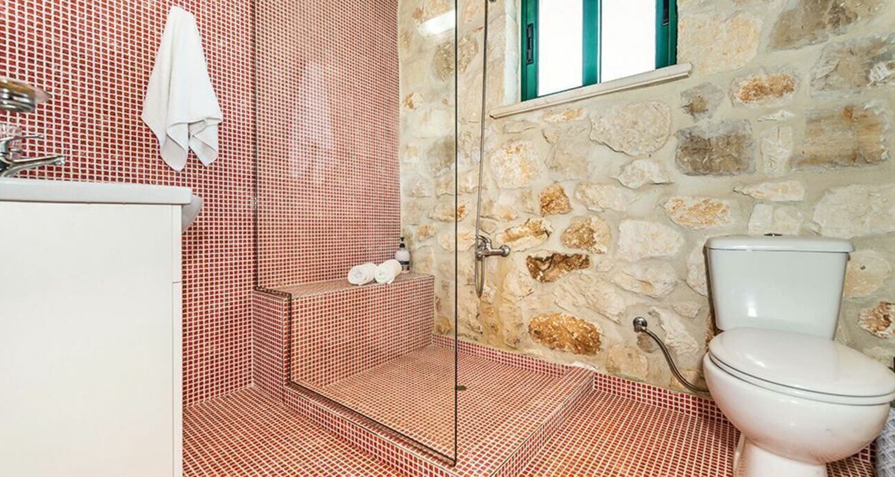 Photo of Bathroom in Psarou