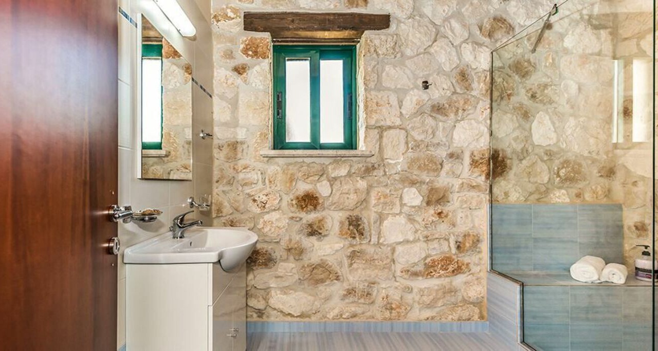 Photo of Bathroom in Psarou