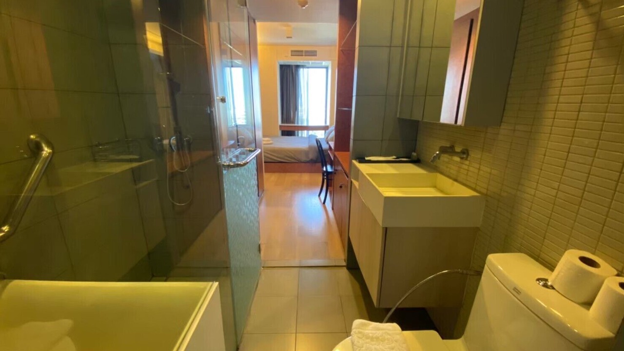 Photo of Bathroom in Samsen Nai