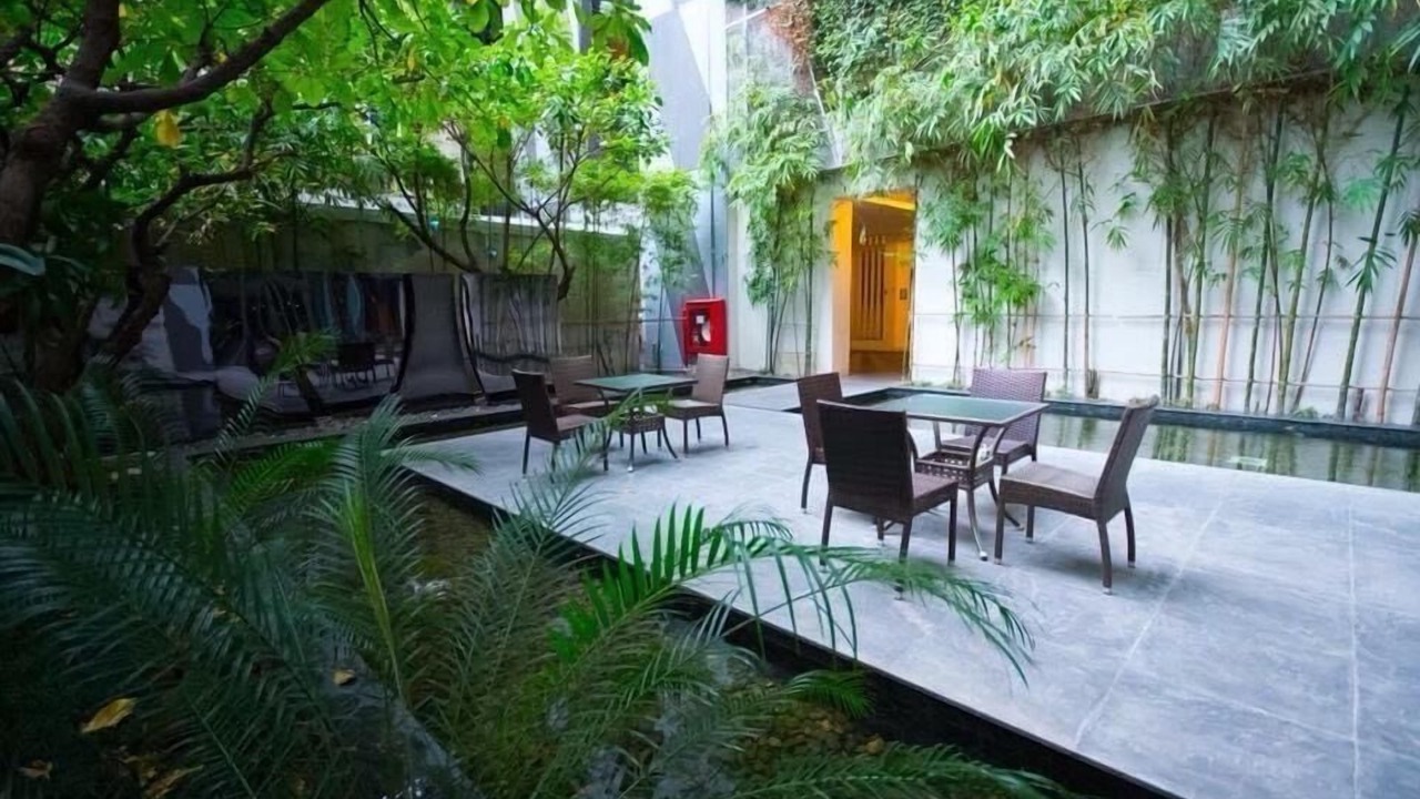 Photo of Outdoor in Samsen Nai