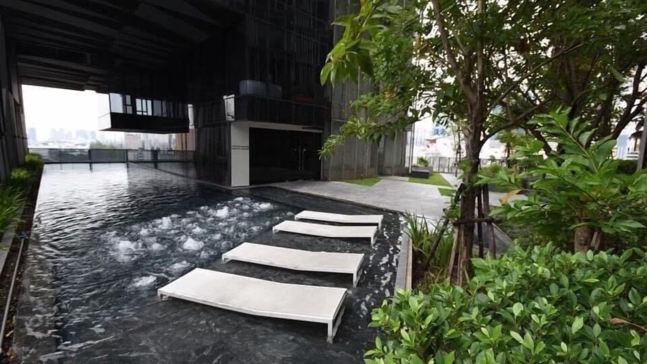 Photo of Outdoor in Samsen Nai