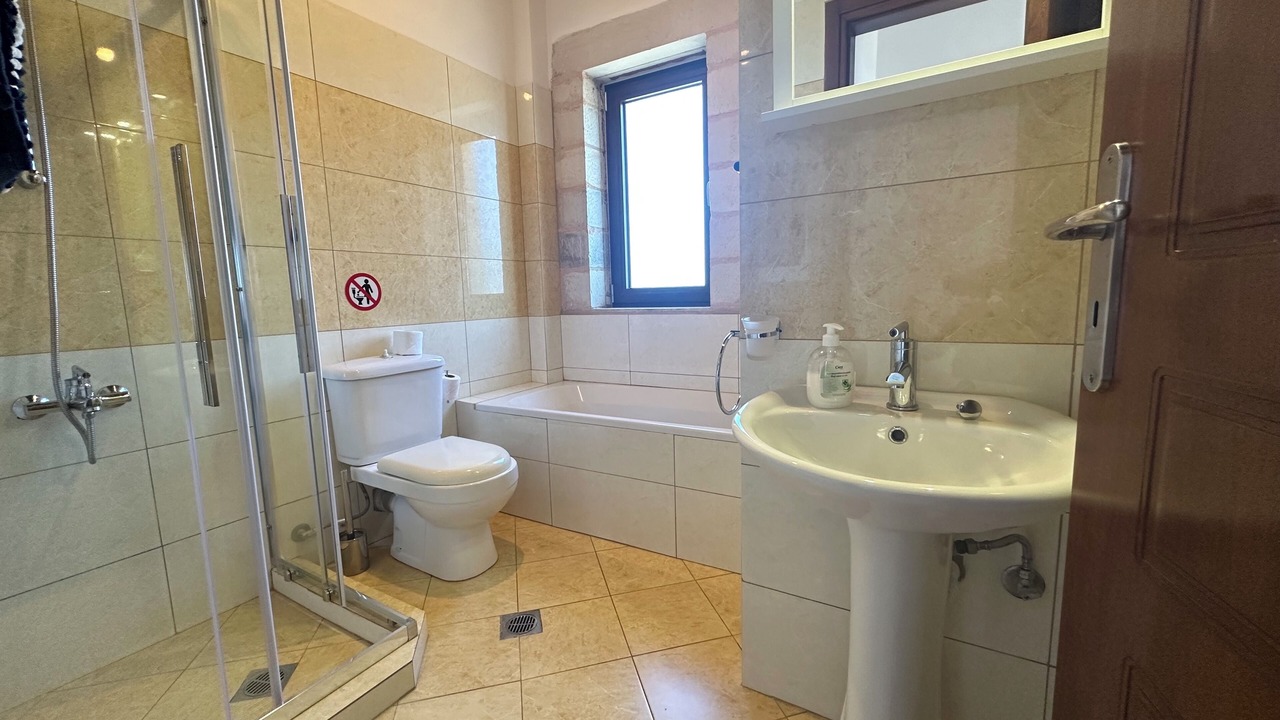 Photo of Bathroom in Likotinarea