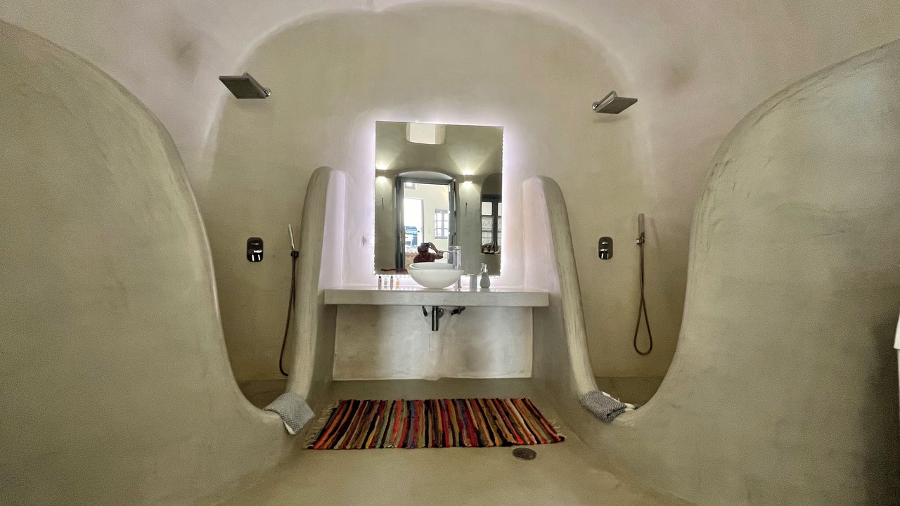 Photo of Bathroom in Fira