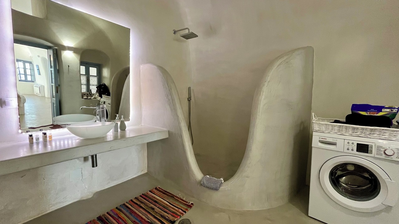 Photo of Bathroom in Fira