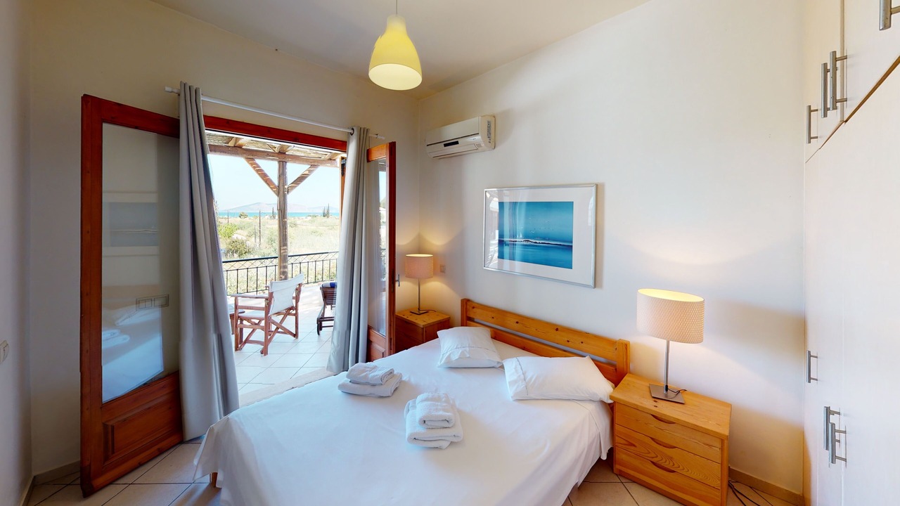 Photo of Bedroom in Petrothalassa