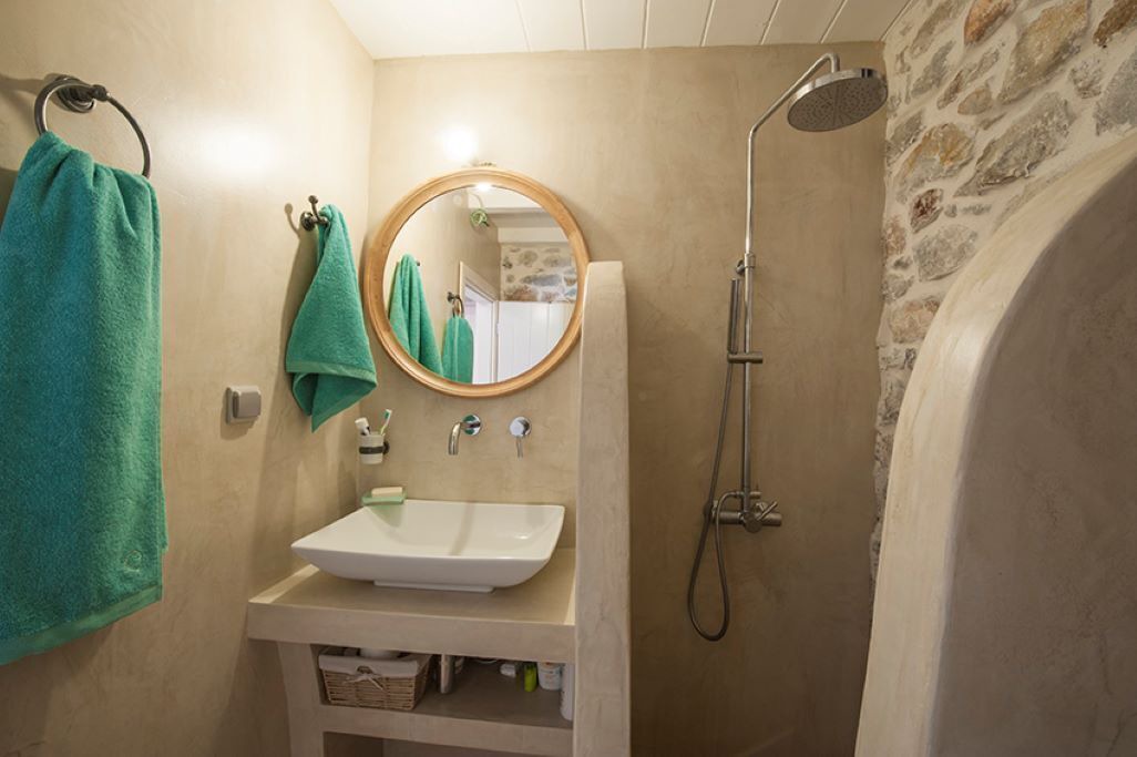 Photo of Bathroom in Neon Oitylo