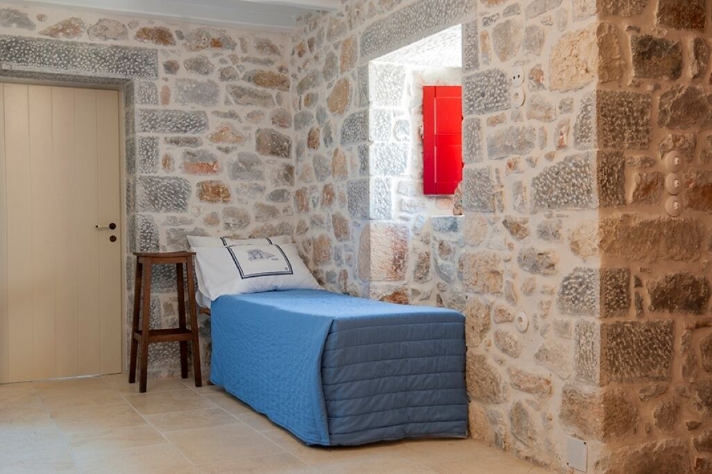 Photo of Bedroom in Neon Oitylo