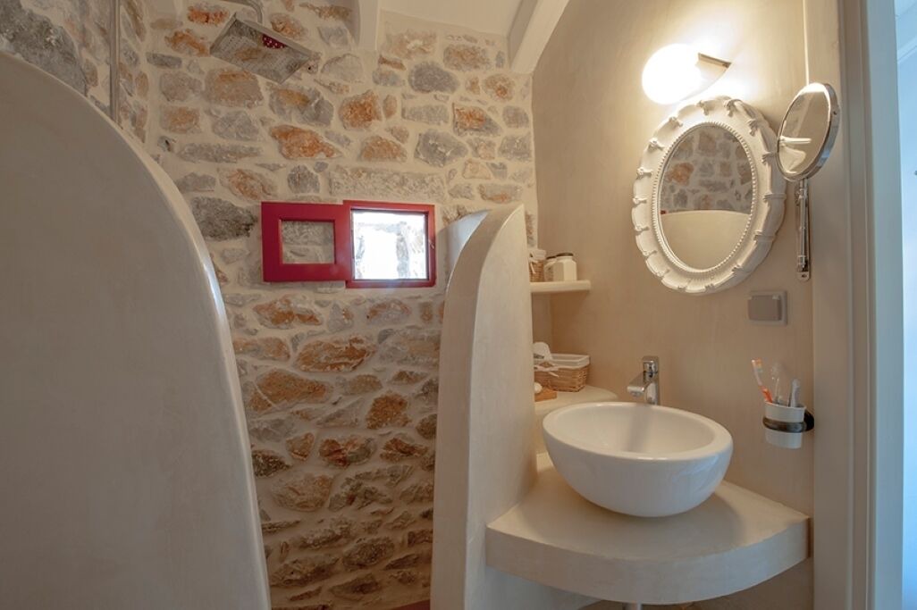 Photo of Bathroom in Neon Oitylo