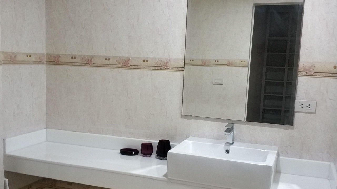 Photo of Bathroom in Wong Sawang