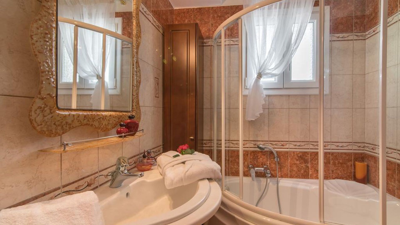 Photo of Bathroom in Romirion