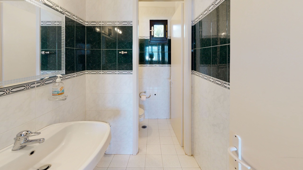 Photo of Bathroom in Nerotrivia