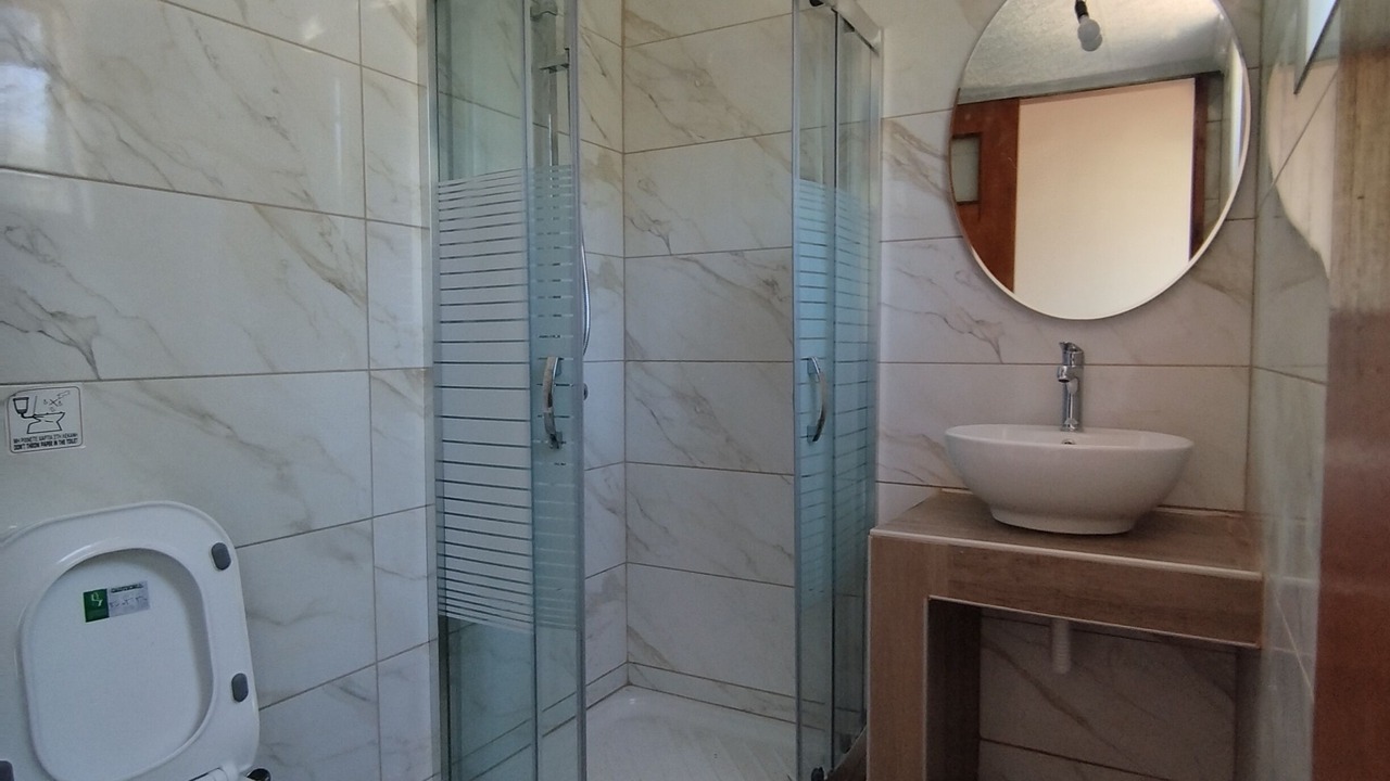 Photo of Bathroom in Kompi